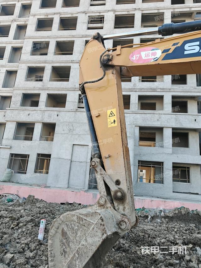 小臂整體左后(工作和回轉裝置) 小臂整體左后(工作和回轉裝置)