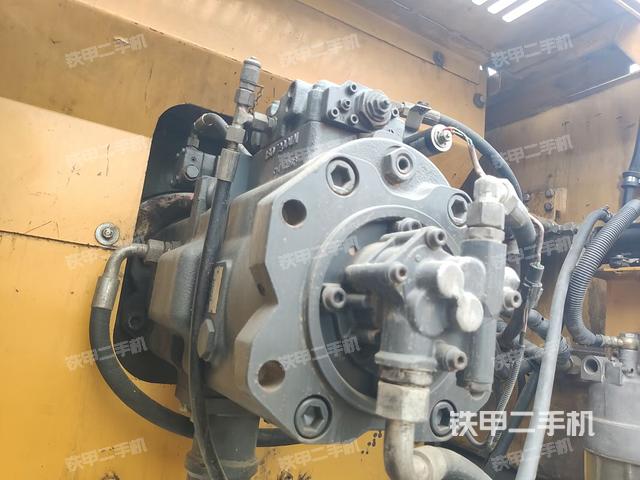 液壓泵艙室正面整體(整機(jī)外觀) 液壓泵艙室正面整體(整機(jī)外觀)