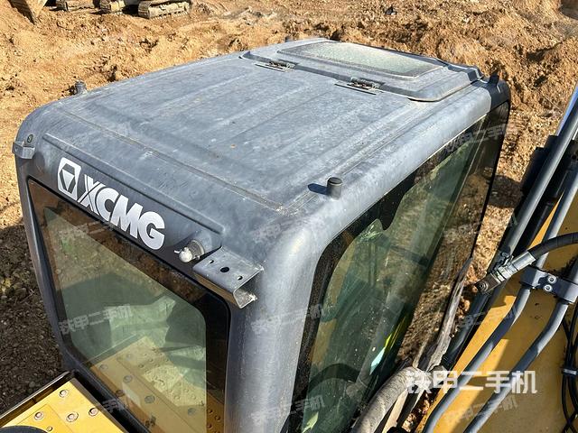 駕駛室頂部（整機外觀）