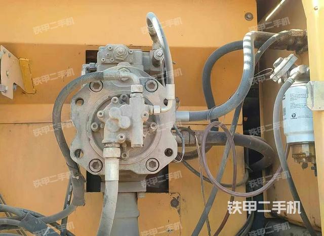 液壓泵艙室正面整體(整機(jī)外觀) 液壓泵艙室正面整體(整機(jī)外觀)
