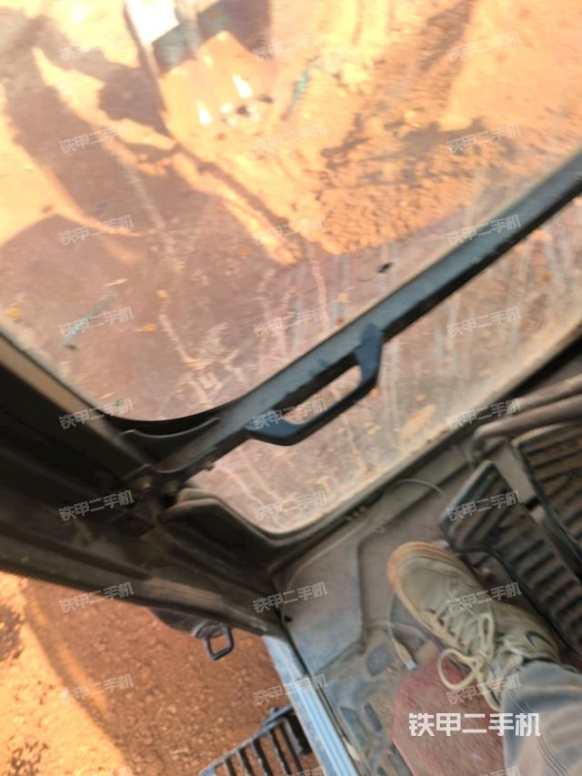 右側(cè)玻璃角標(biāo)（駕駛室部分）