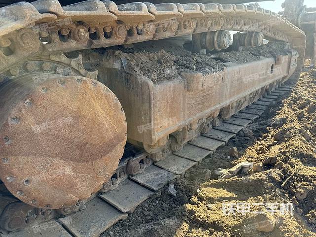 單側(cè)履帶整體(整機(jī)外觀) 單側(cè)履帶整體(整機(jī)外觀)