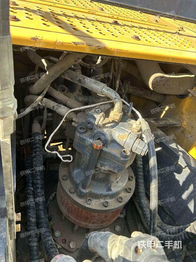 回轉(zhuǎn)馬達和主控閥（整機外觀）