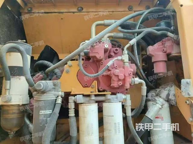 液壓泵艙室正面整體（整機(jī)外觀）