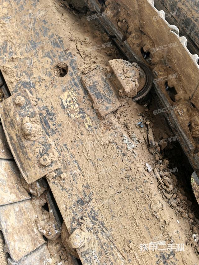 左驅(qū)動輪（行走機構(gòu)）