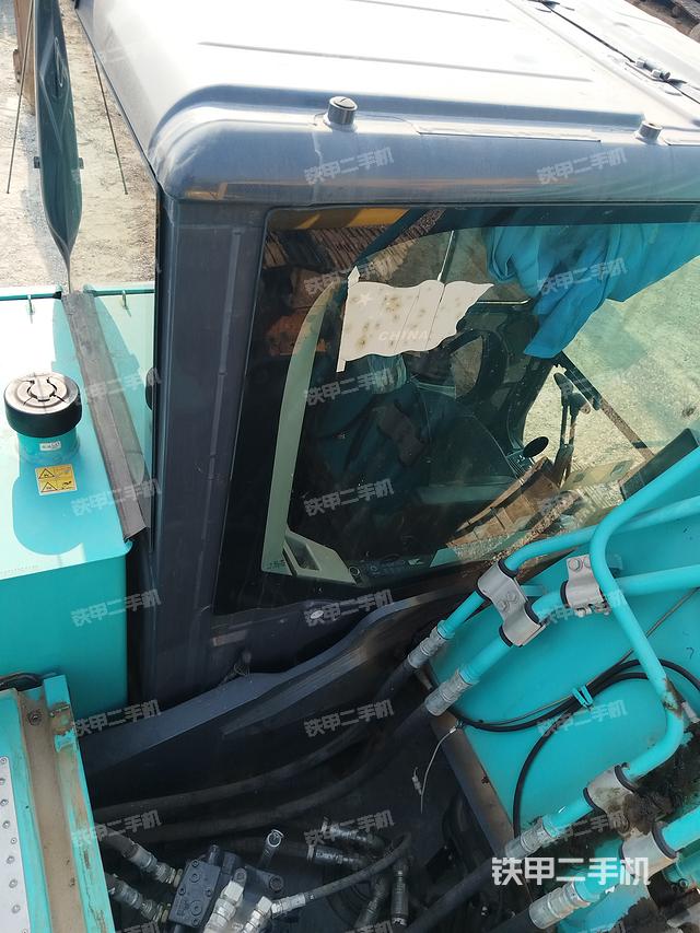 駕駛室頂部（整機(jī)外觀）