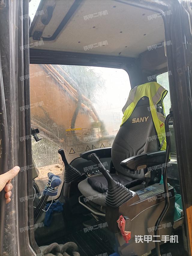 驾驶室整体（整机外观）