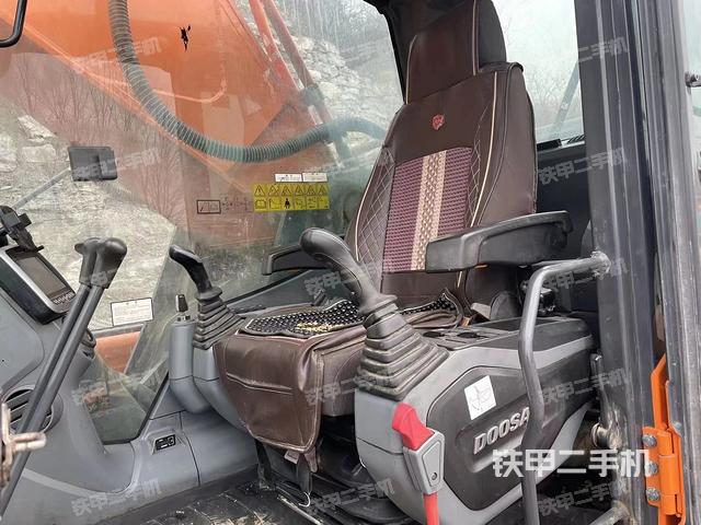 駕駛室整體（整機(jī)外觀(guān)）