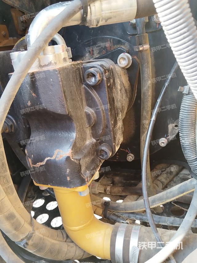 液壓泵艙室正面整體（整機(jī)外觀）