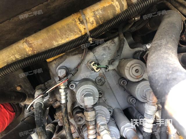 回轉(zhuǎn)馬達和主控閥（整機外觀）