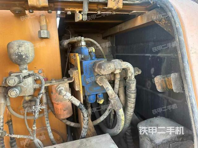 回轉(zhuǎn)馬達(dá)和主控閥（整機外觀）