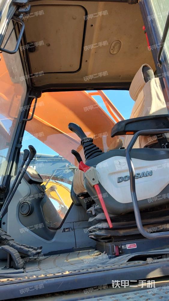 驾驶室整体（整机外观）