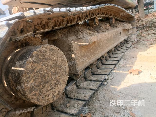 右側(cè)履帶整體(行走機(jī)構(gòu)) 右側(cè)履帶整體(行走機(jī)構(gòu))