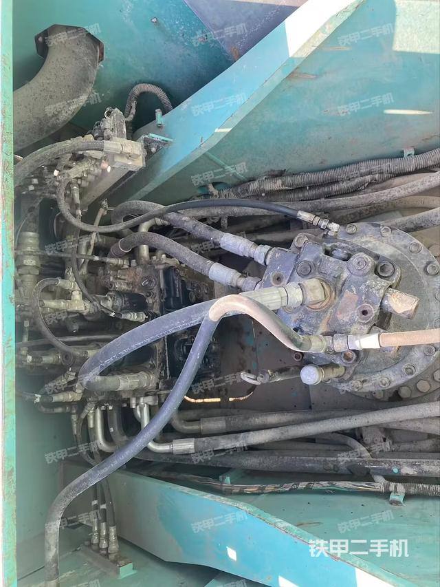 回轉(zhuǎn)馬達和主控閥（整機外觀）