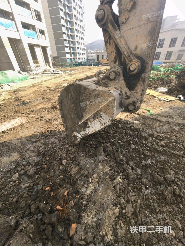 鏟斗右后整體(工作和回轉(zhuǎn)裝置) 鏟斗右后整體(工作和回轉(zhuǎn)裝置)