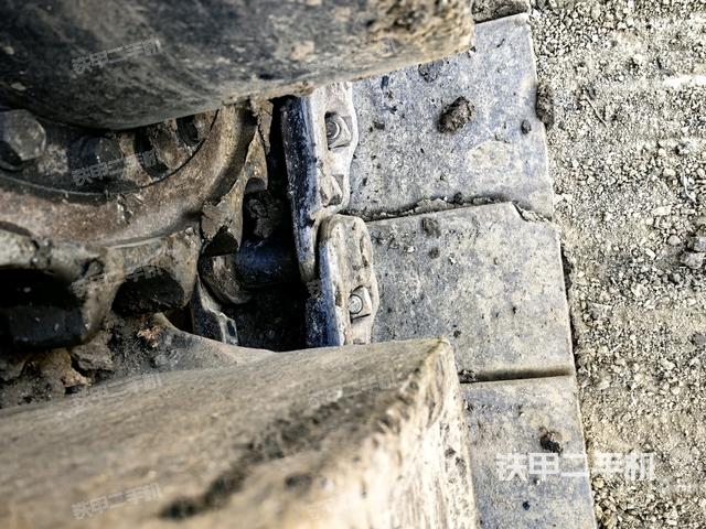 左驅(qū)動(dòng)輪（行走機(jī)構(gòu)）