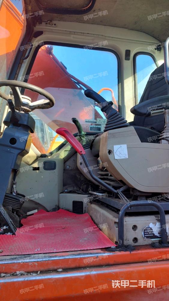 驾驶室整体(整机外观) 驾驶室整体(整机外观)