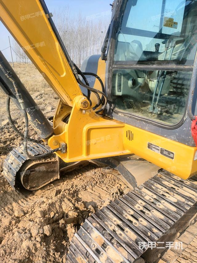 大臂根部?斜（工作和回轉(zhuǎn)裝置）