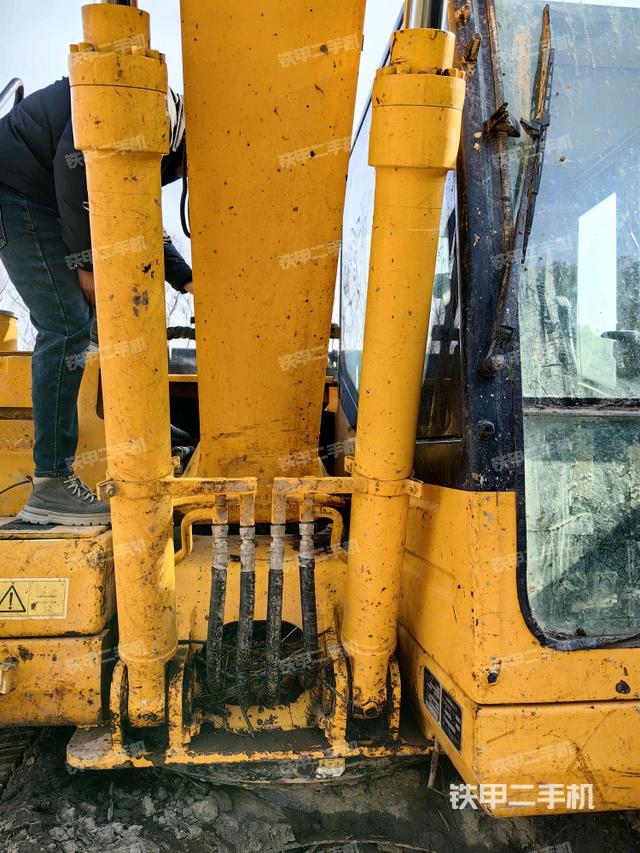 大臂油缸整體?豎拍（工作和回轉(zhuǎn)裝置）