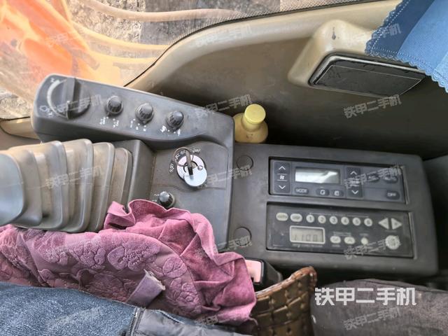 座椅右側控制臺/鑰匙門/油門/含右手柄（駕駛室部分）