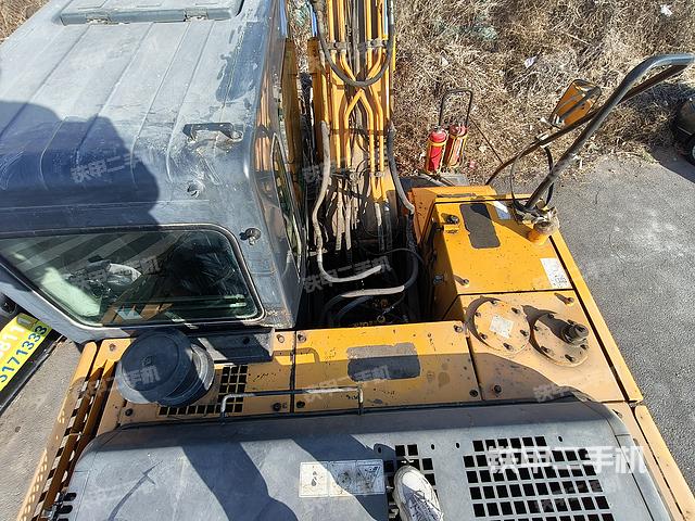 駕駛室頂部（整機外觀）