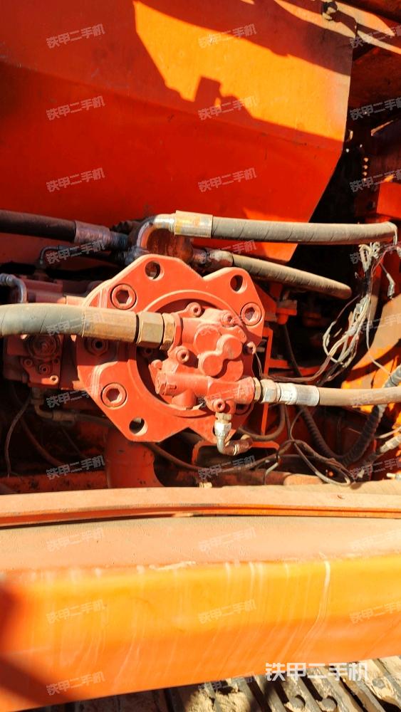 液壓泵艙室正面整體（整機(jī)外觀）