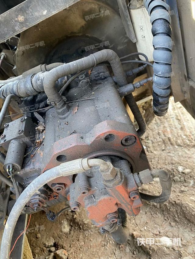 液壓泵斜45?右（大件艙室）