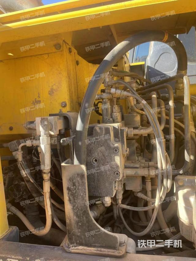 液壓泵艙室正面整體（整機(jī)外觀）