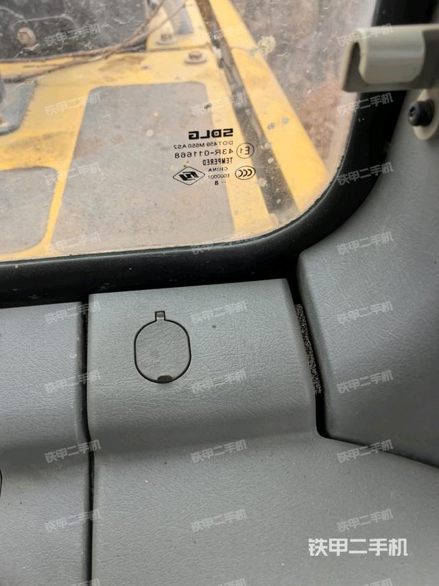 后窗玻璃角標（駕駛室部分）