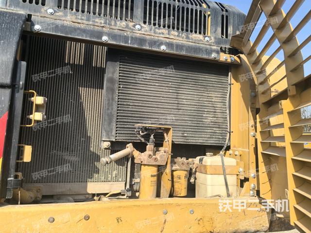 散熱器正面(大件艙室) 散熱器正面(大件艙室)