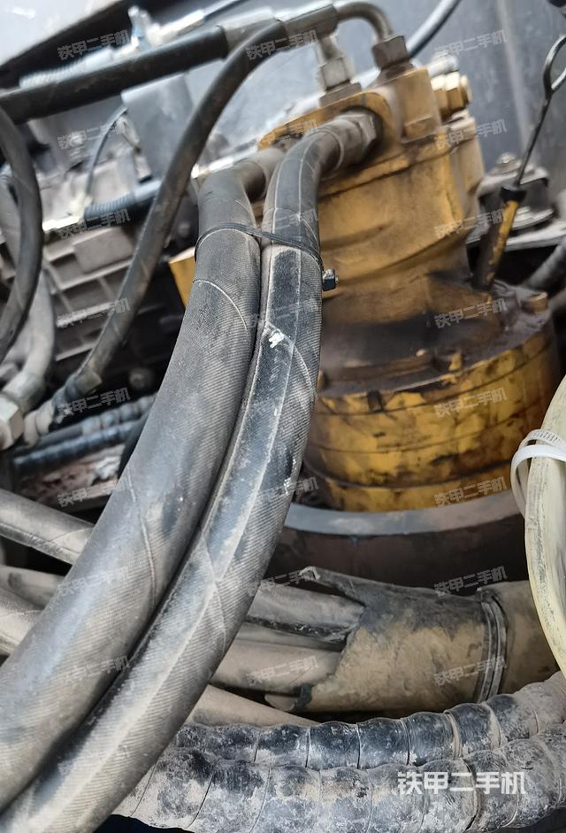 回转马达和主控阀（整机外观）