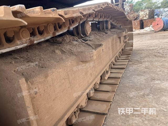 右側(cè)行走馬達蓋板(行走機構(gòu)) 右側(cè)行走馬達蓋板(行走機構(gòu))