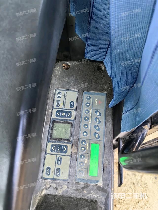 座椅左側(cè)控制臺(tái)/音響/含左手柄（駕駛室部分）