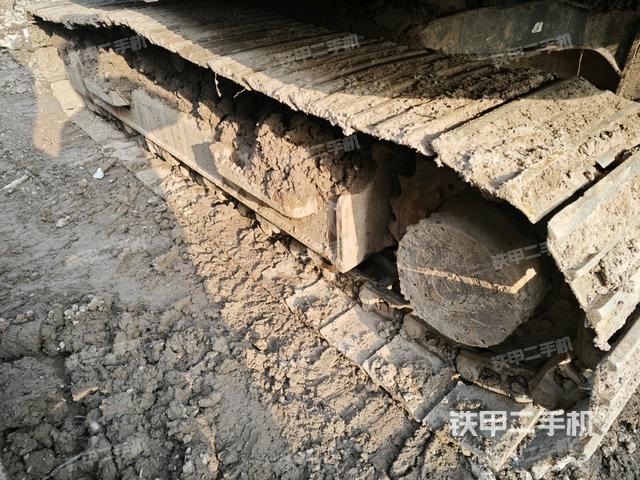 右側(cè)履帶整體(行走機(jī)構(gòu)) 右側(cè)履帶整體(行走機(jī)構(gòu))