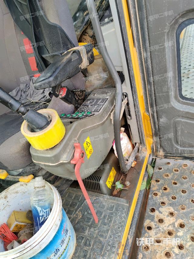 座椅左側(cè)控制臺(tái)/音響/含左手柄（駕駛室部分）