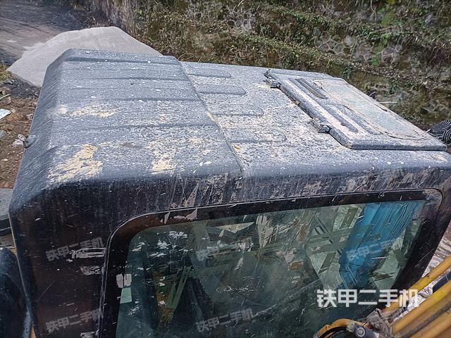 驾驶室顶部（整机外观）