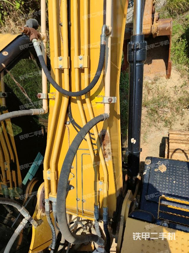 大臂背部俯視（工作和回轉(zhuǎn)裝置）