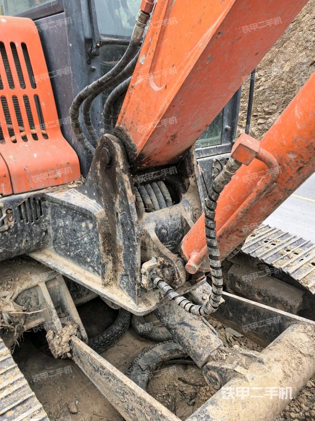 大臂根部?斜（工作和回轉(zhuǎn)裝置）