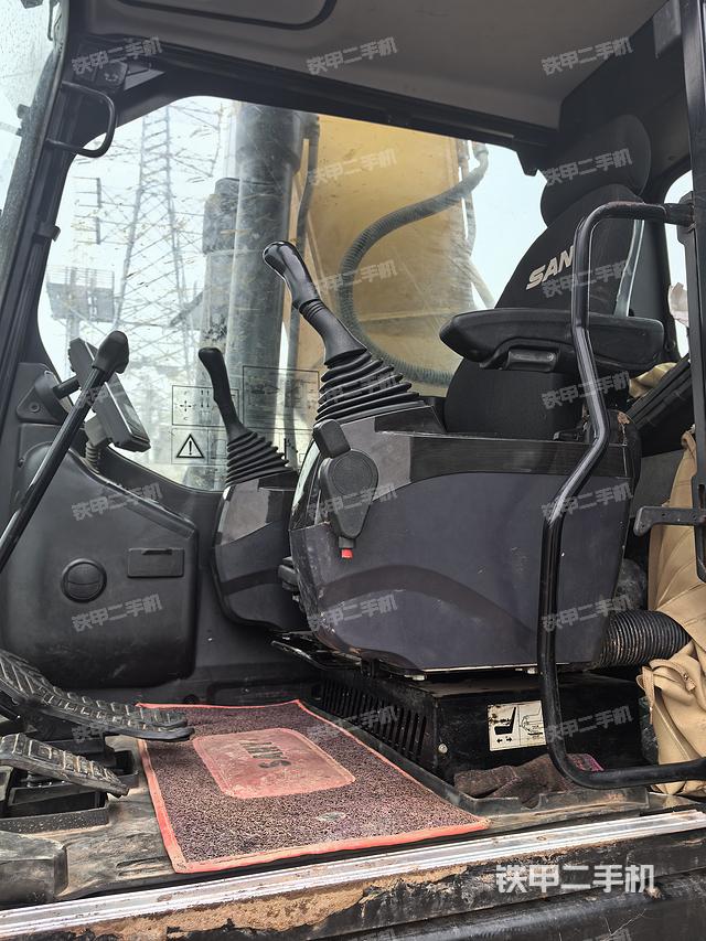 驾驶室整体（整机外观）