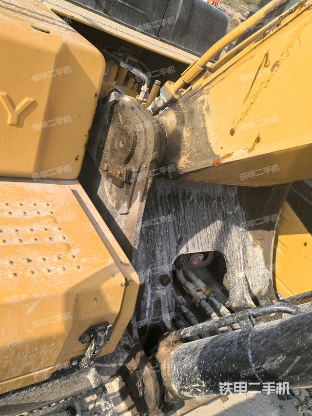大臂根部?斜視(工作和回轉裝置) 大臂根部?斜視(工作和回轉裝置)