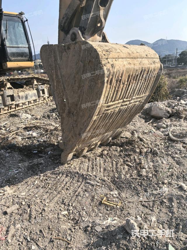 鏟斗45度(工作和回轉(zhuǎn)裝置) 鏟斗45度(工作和回轉(zhuǎn)裝置)