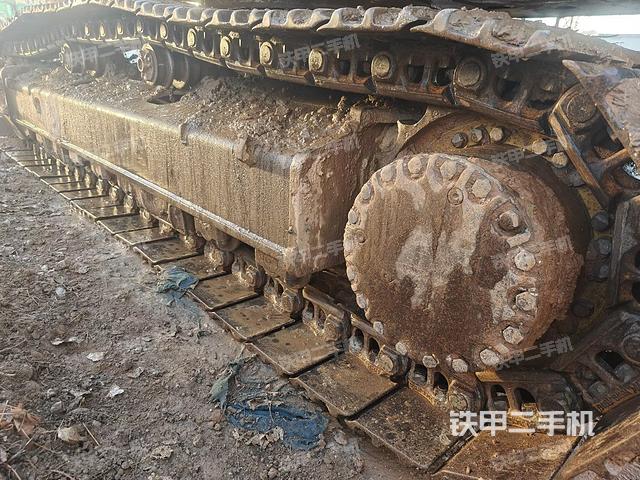 單側(cè)履帶整體(整機(jī)外觀) 單側(cè)履帶整體(整機(jī)外觀)