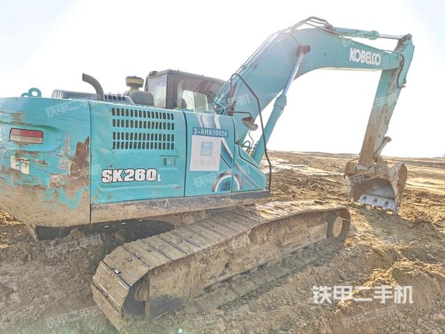 神钢SK260LC-10挖掘机的设备实拍-第3张实拍照片