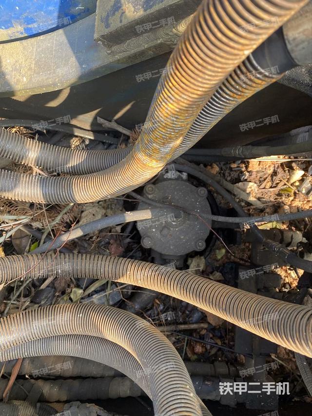 中央回轉(zhuǎn)接頭特寫（上車部件）