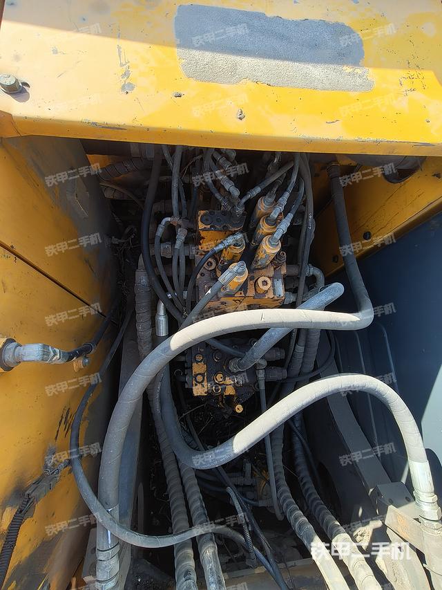 回轉(zhuǎn)馬達和主控閥（整機外觀）