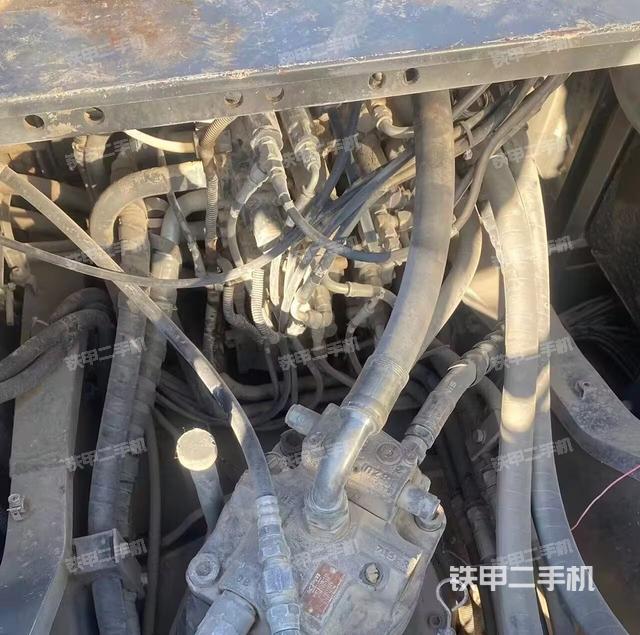 回轉馬達和主控閥（整機外觀）