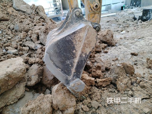 铲斗45度(工作和回转装置) 铲斗45度(工作和回转装置)