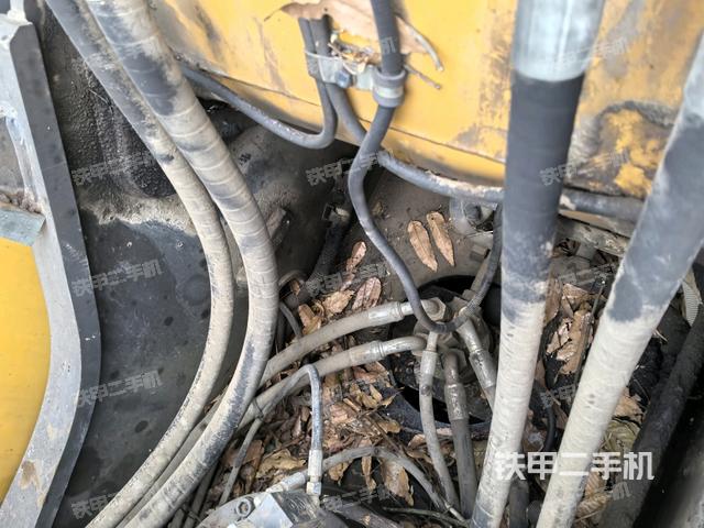 中央回轉接頭特寫（上車部件）