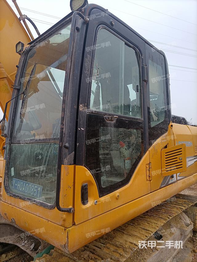 驾驶室整体（整机外观）