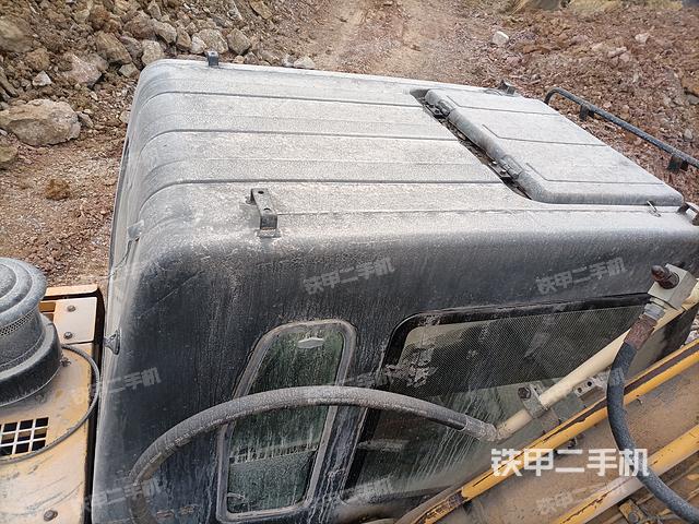 驾驶室顶部（整机外观）